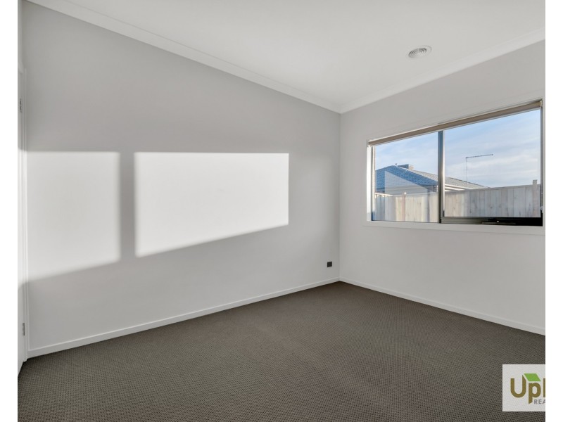 1 Shrewsbury Place, Clyde VIC 3978