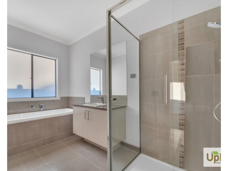 1 Shrewsbury Place, Clyde VIC 3978