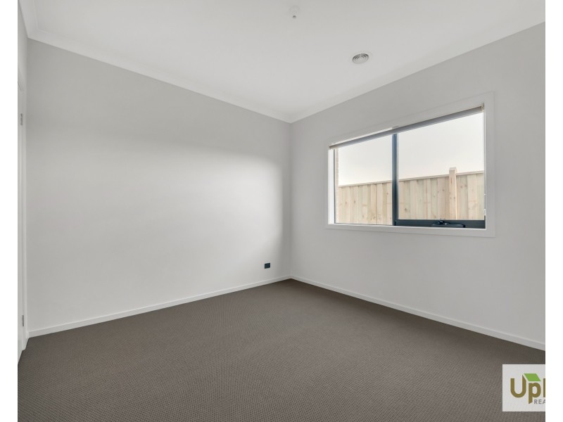 1 Shrewsbury Place, Clyde VIC 3978