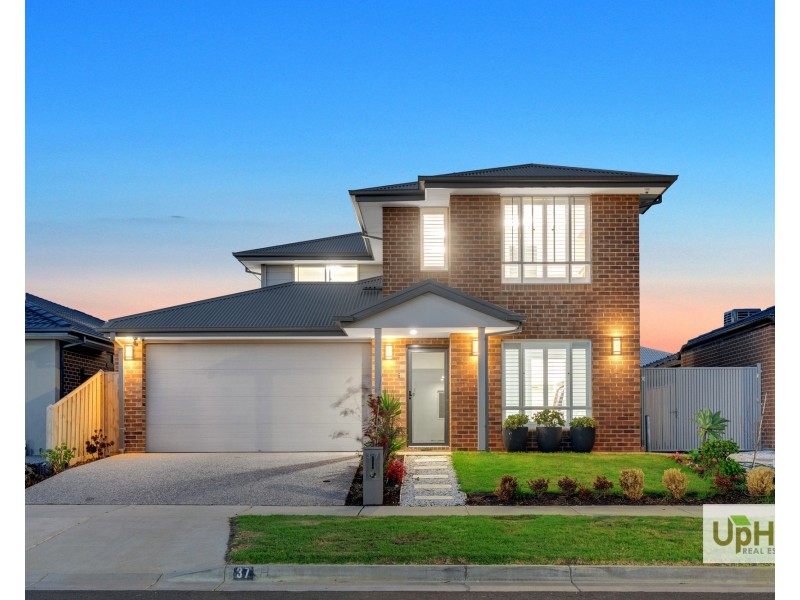 37 Tarnbeck Circuit, Clyde North VIC 3978