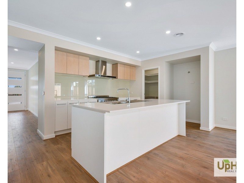 26 Aravalli Crescent, Clyde North VIC 3978