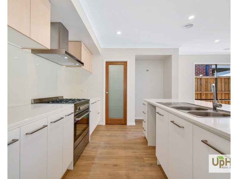 26 Aravalli Crescent, Clyde North VIC 3978