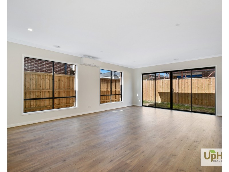 26 Aravalli Crescent, Clyde North VIC 3978