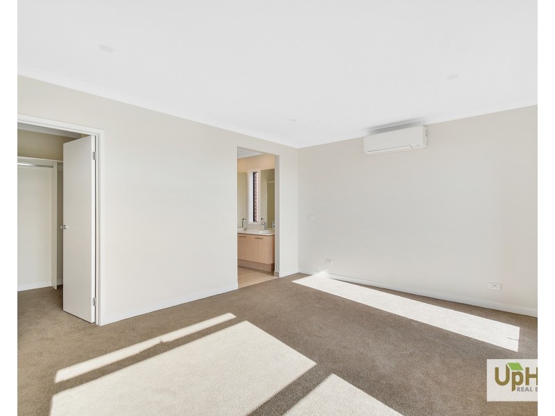 26 Aravalli Crescent, Clyde North VIC 3978