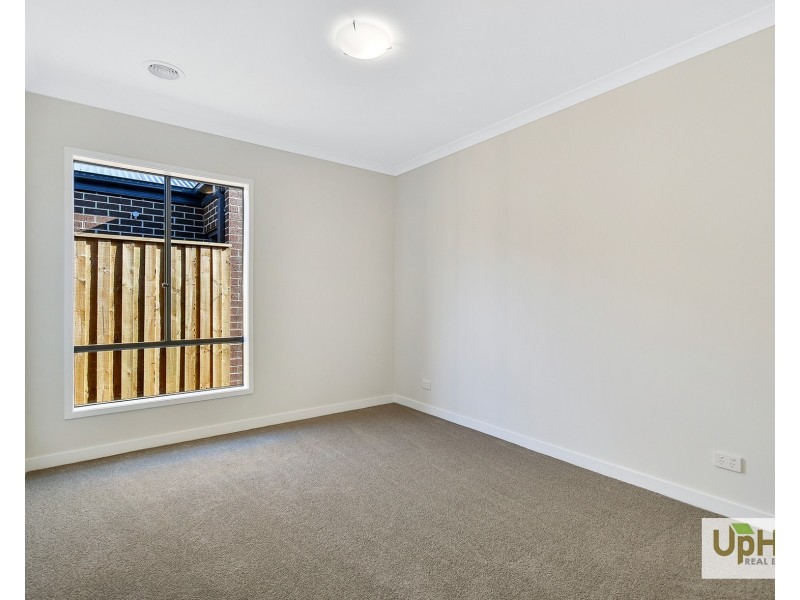 26 Aravalli Crescent, Clyde North VIC 3978