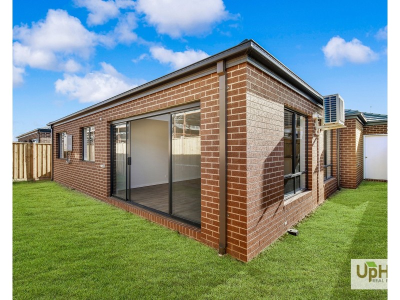 26 Aravalli Crescent, Clyde North VIC 3978