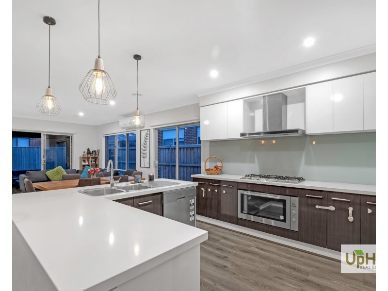 60 Clydevale Avenue, Clyde North VIC 3978