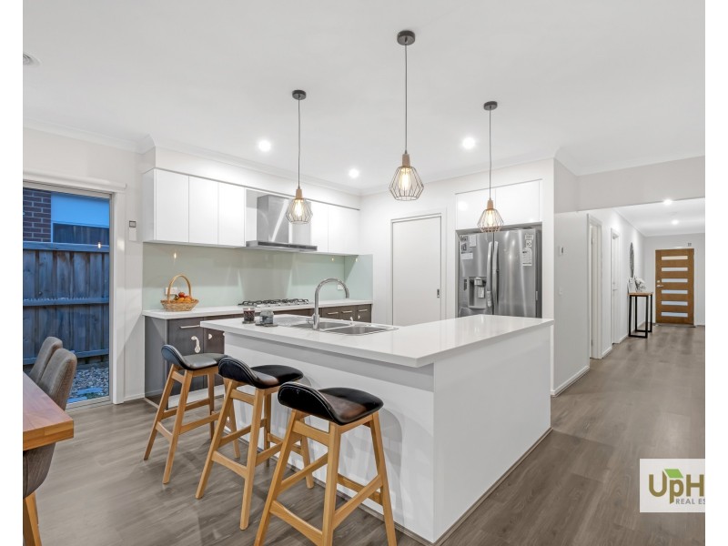 60 Clydevale Avenue, Clyde North VIC 3978