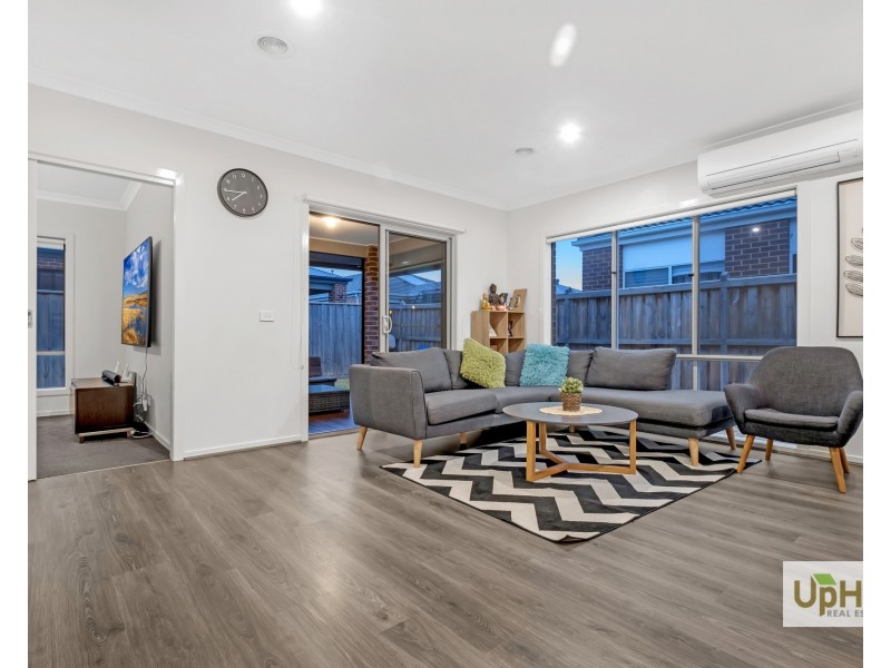 60 Clydevale Avenue, Clyde North VIC 3978