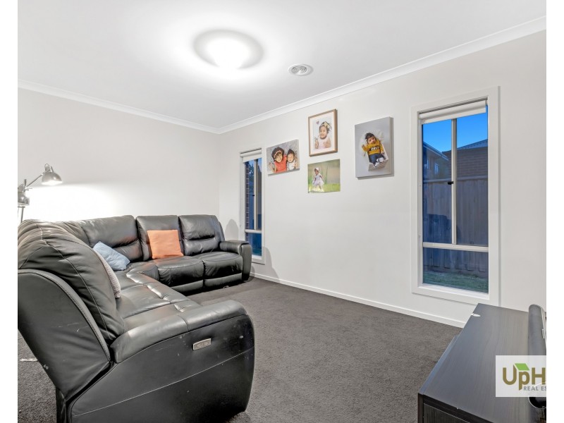 60 Clydevale Avenue, Clyde North VIC 3978