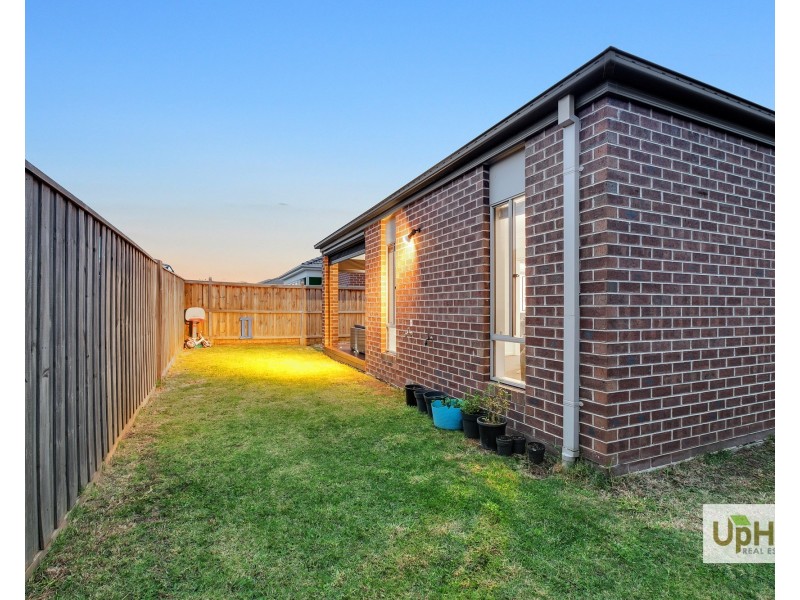 60 Clydevale Avenue, Clyde North VIC 3978