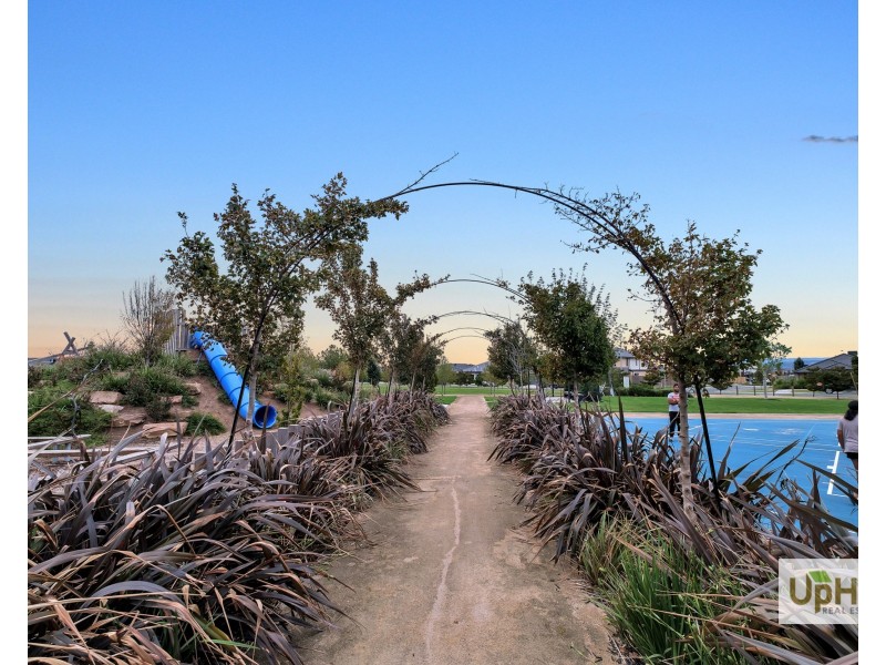 60 Clydevale Avenue, Clyde North VIC 3978