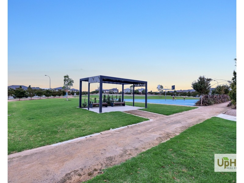 60 Clydevale Avenue, Clyde North VIC 3978