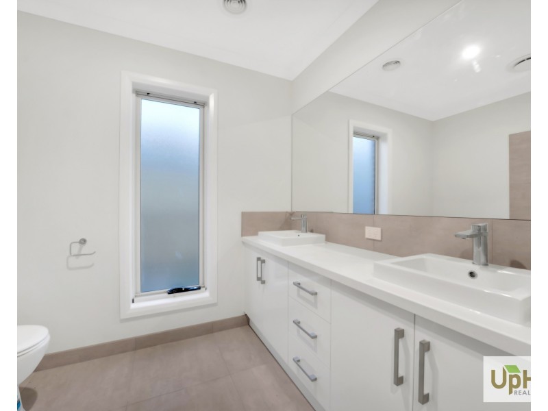 23 Scorchin Drive, Cranbourne South VIC 3977