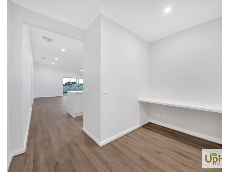 23 Scorchin Drive, Cranbourne South VIC 3977