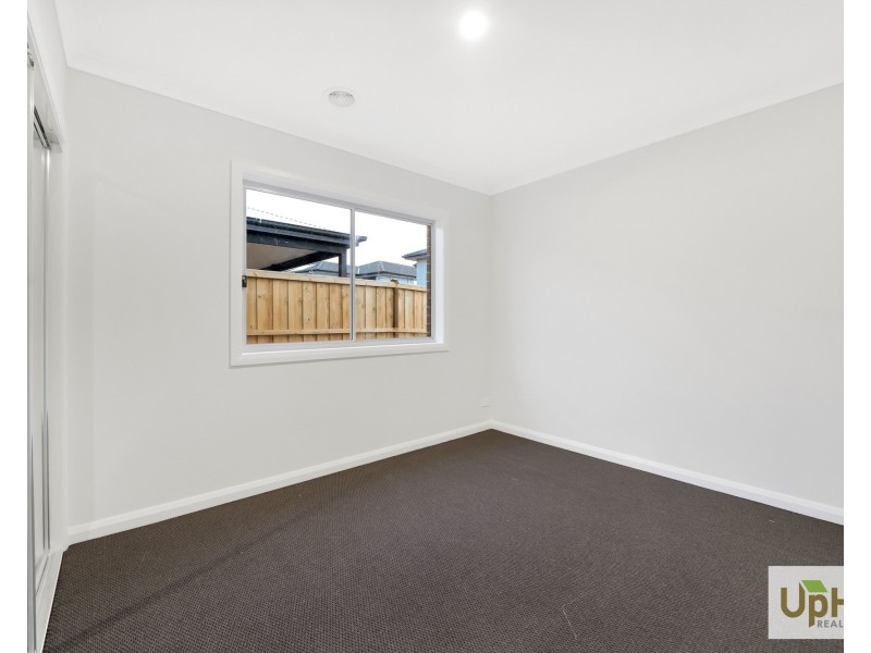 23 Scorchin Drive, Cranbourne South VIC 3977