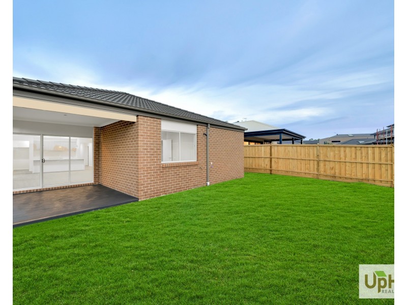 23 Scorchin Drive, Cranbourne South VIC 3977