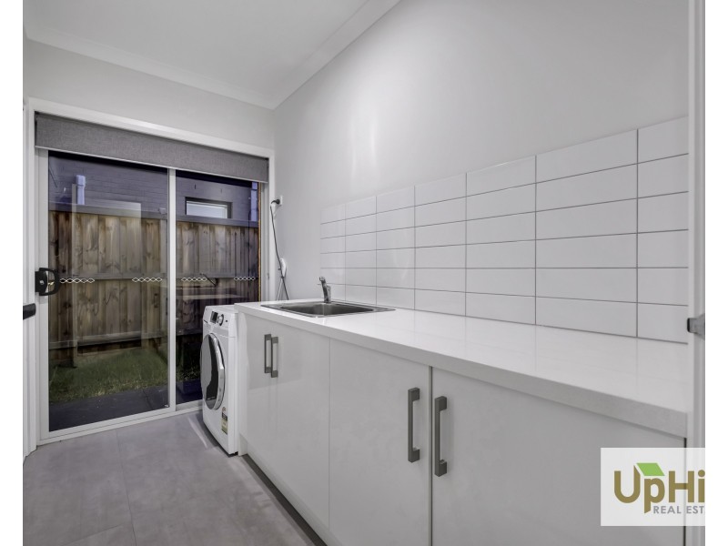 23 Scorchin Drive, Cranbourne South VIC 3977