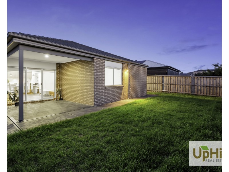 23 Scorchin Drive, Cranbourne South VIC 3977