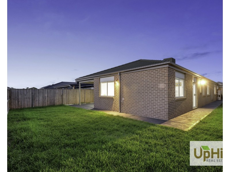 23 Scorchin Drive, Cranbourne South VIC 3977