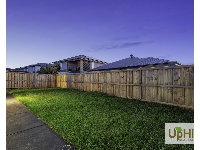 23 Scorchin Drive, Cranbourne South VIC 3977