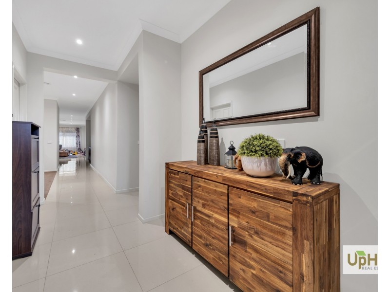 36 Hollywell Road, Clyde North VIC 3978