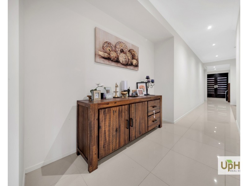 36 Hollywell Road, Clyde North VIC 3978