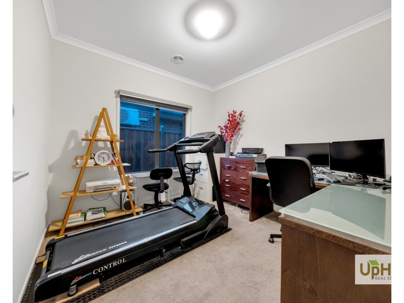 36 Hollywell Road, Clyde North VIC 3978