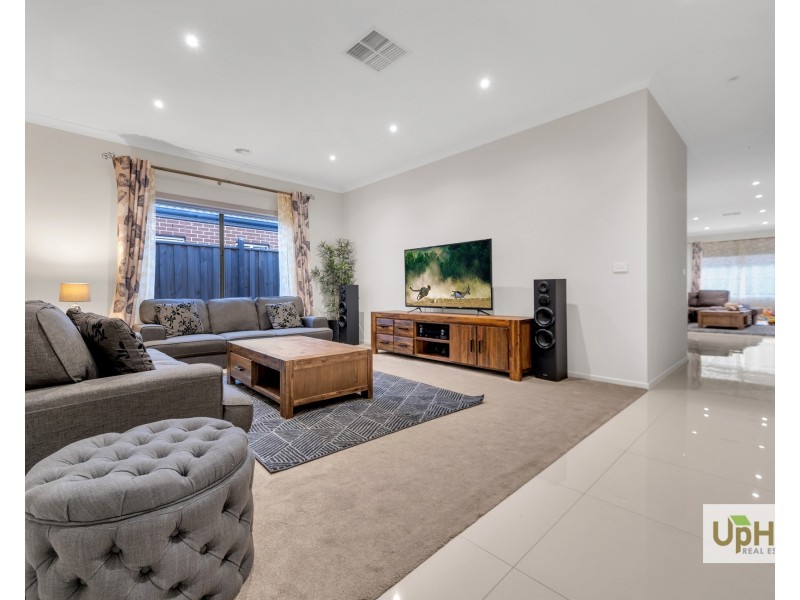 36 Hollywell Road, Clyde North VIC 3978