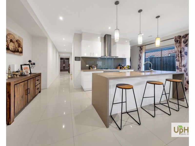 36 Hollywell Road, Clyde North VIC 3978