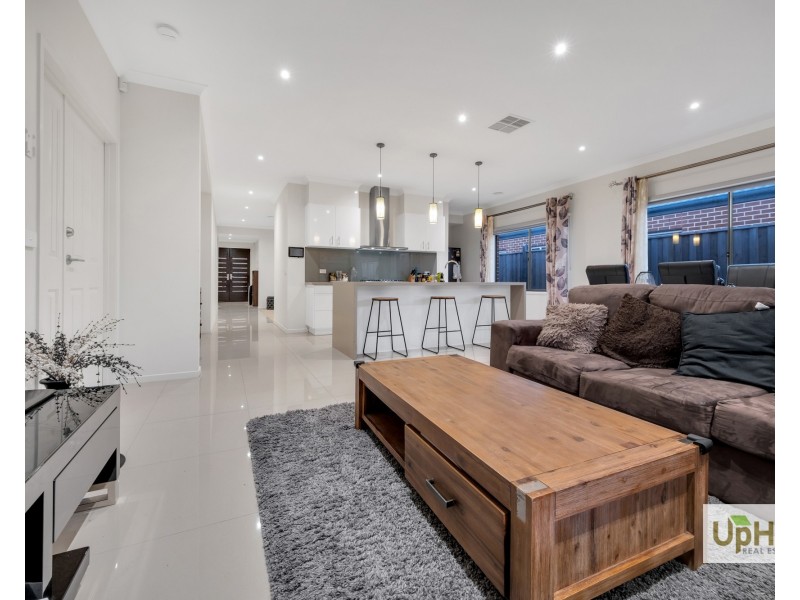 36 Hollywell Road, Clyde North VIC 3978