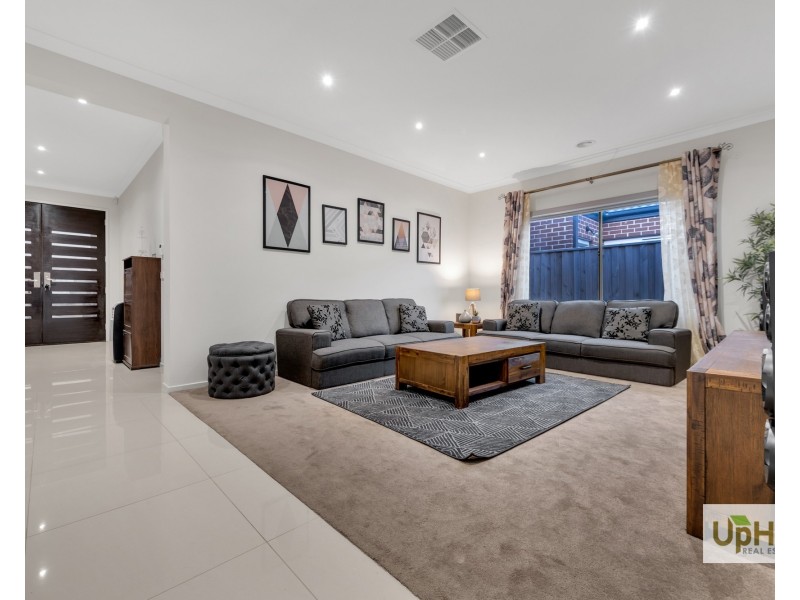 36 Hollywell Road, Clyde North VIC 3978