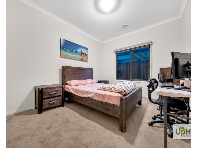 36 Hollywell Road, Clyde North VIC 3978