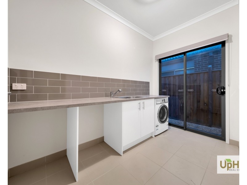 36 Hollywell Road, Clyde North VIC 3978