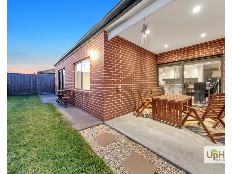 36 Hollywell Road, Clyde North VIC 3978