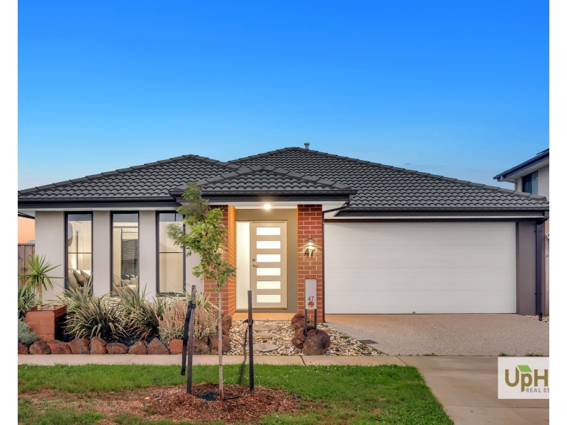 47 Khan Boulevard, Clyde North VIC 3978