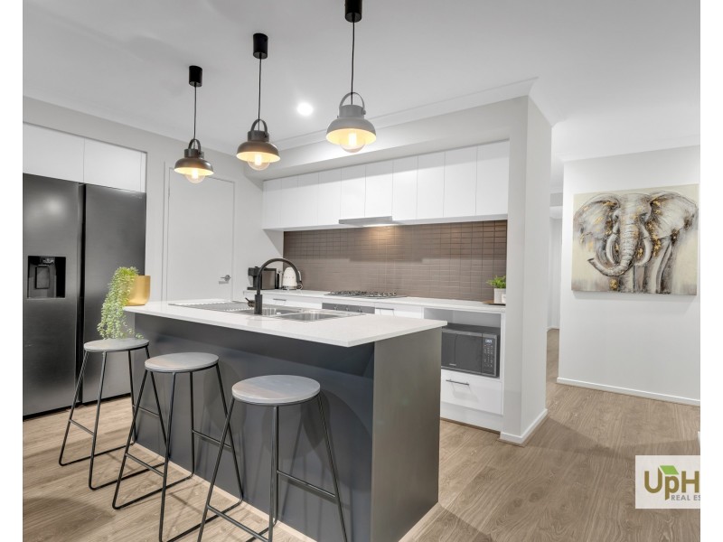 47 Khan Boulevard, Clyde North VIC 3978