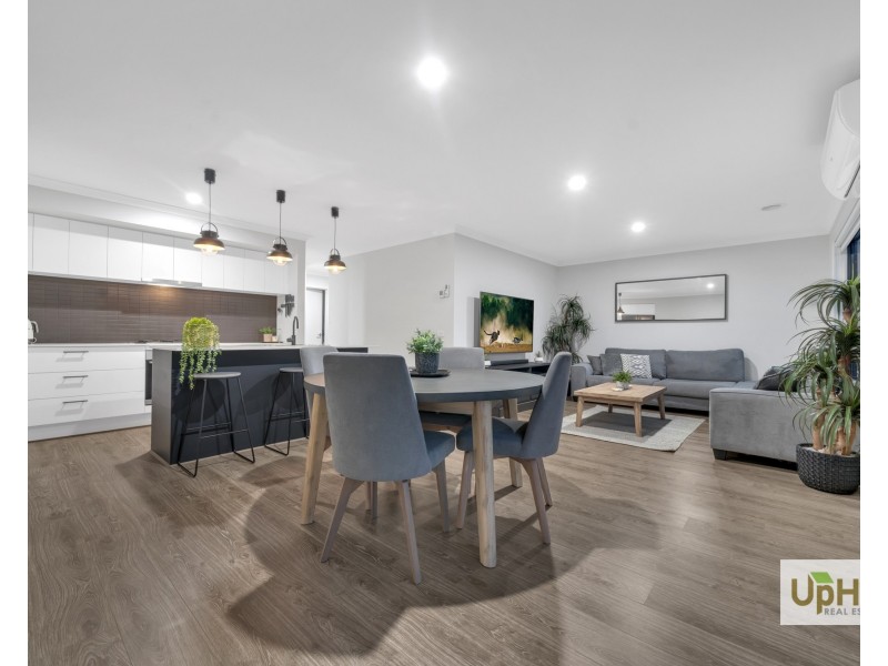 47 Khan Boulevard, Clyde North VIC 3978