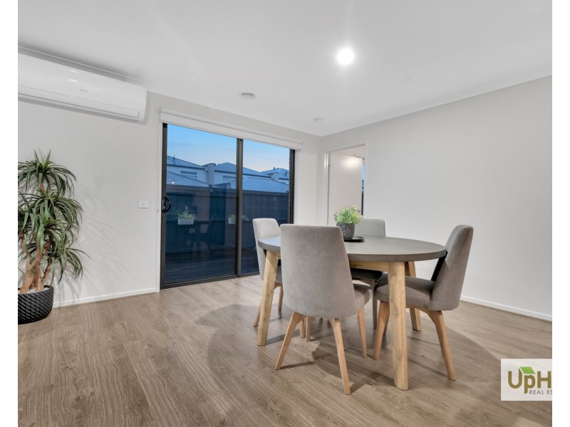 47 Khan Boulevard, Clyde North VIC 3978