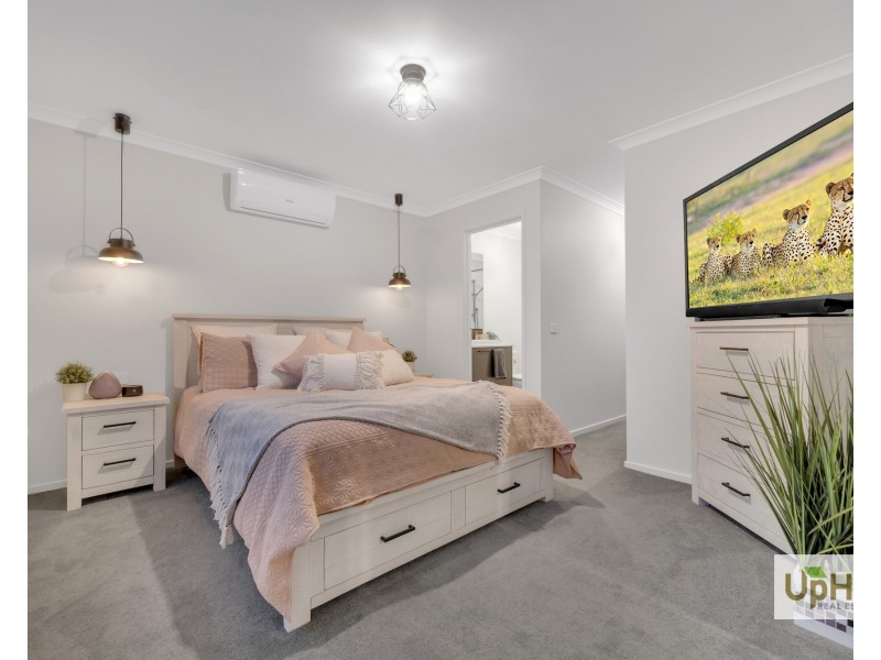 47 Khan Boulevard, Clyde North VIC 3978