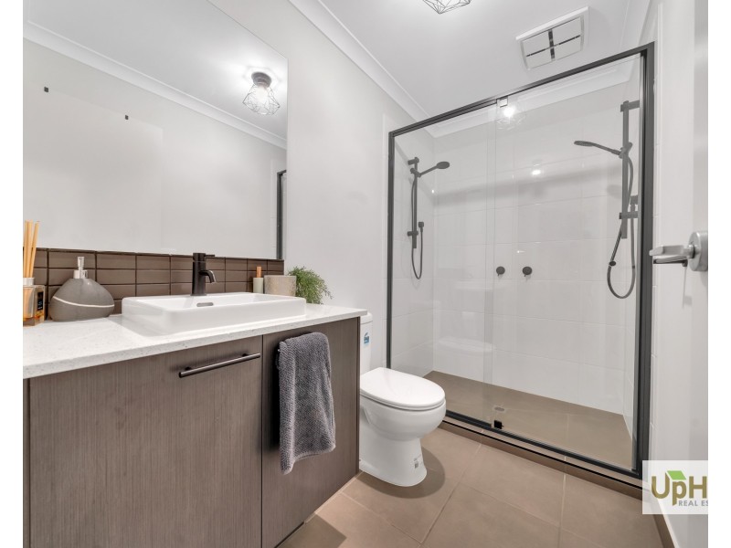 47 Khan Boulevard, Clyde North VIC 3978