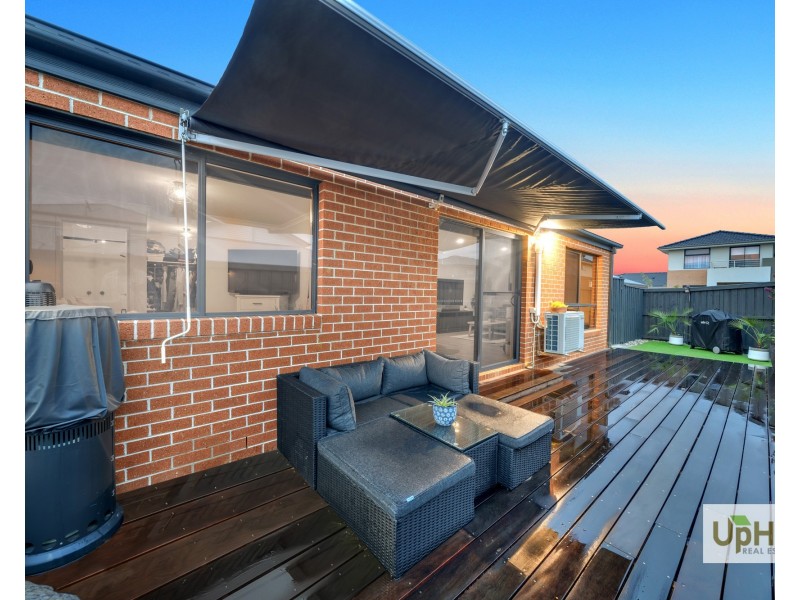 47 Khan Boulevard, Clyde North VIC 3978