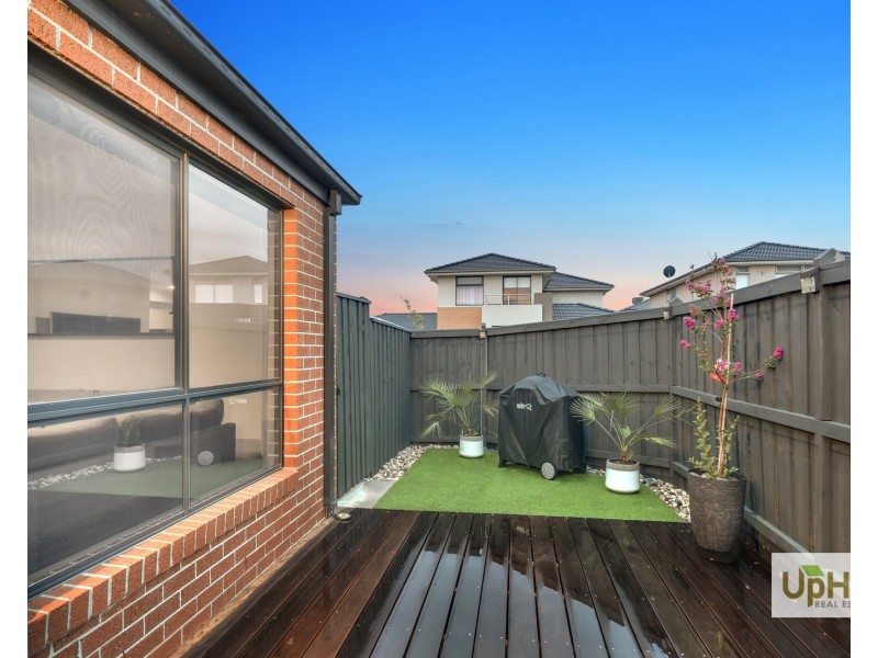 47 Khan Boulevard, Clyde North VIC 3978