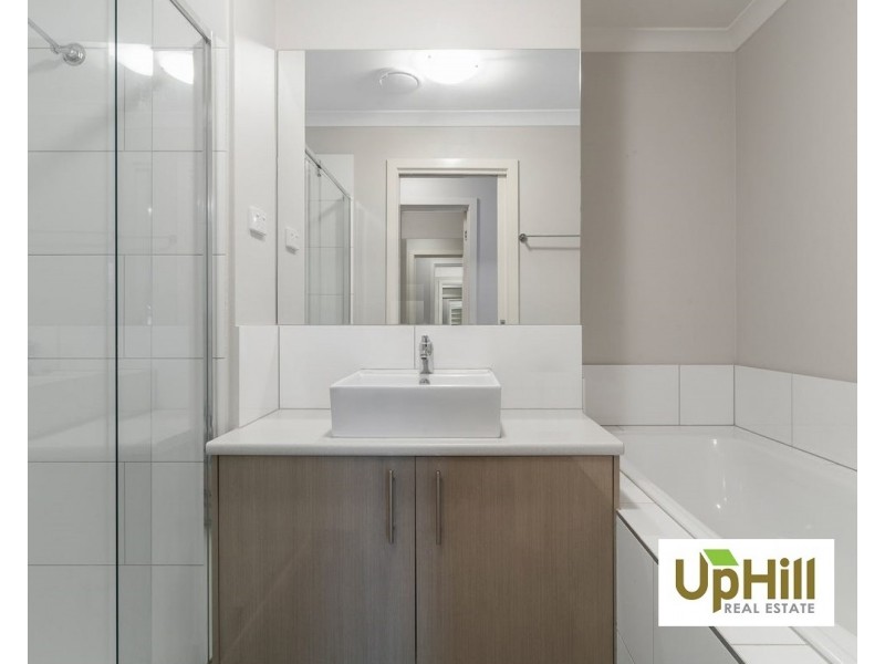 17 Zeta Circuit, Cranbourne North VIC 3977