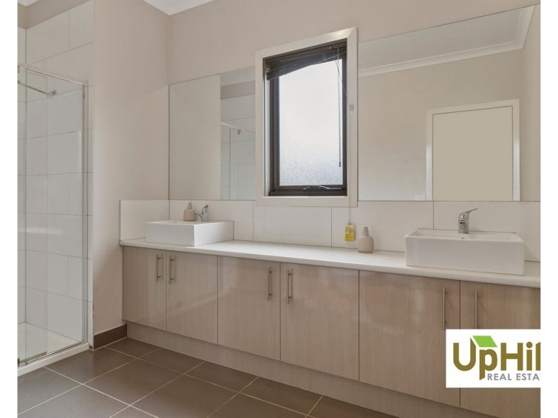 17 Zeta Circuit, Cranbourne North VIC 3977