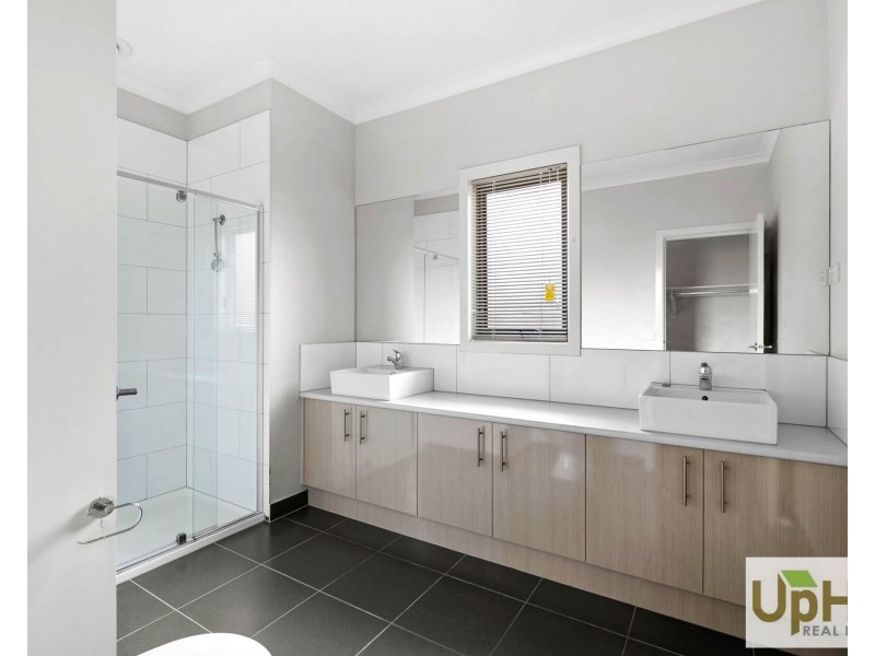 17 Zeta Circuit, Cranbourne North VIC 3977