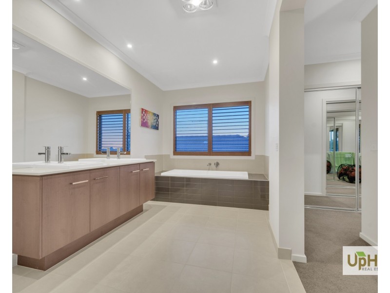 60 Arbourlea Boulevard, Cranbourne North VIC 3977