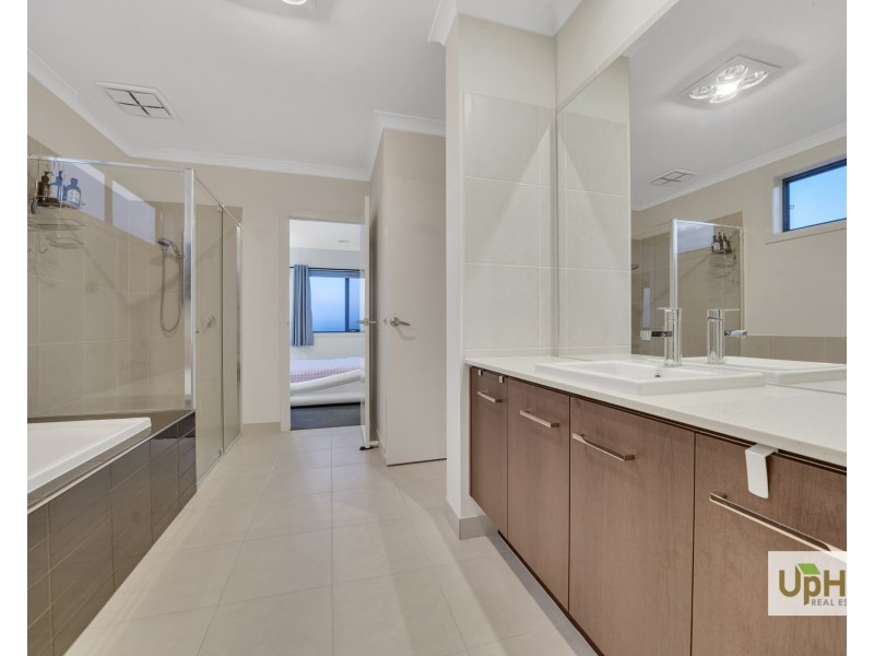 60 Arbourlea Boulevard, Cranbourne North VIC 3977