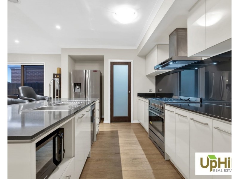 11 Sloane Drive, Clyde North VIC 3978