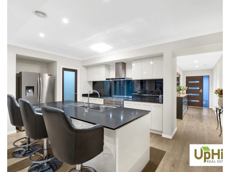 11 Sloane Drive, Clyde North VIC 3978